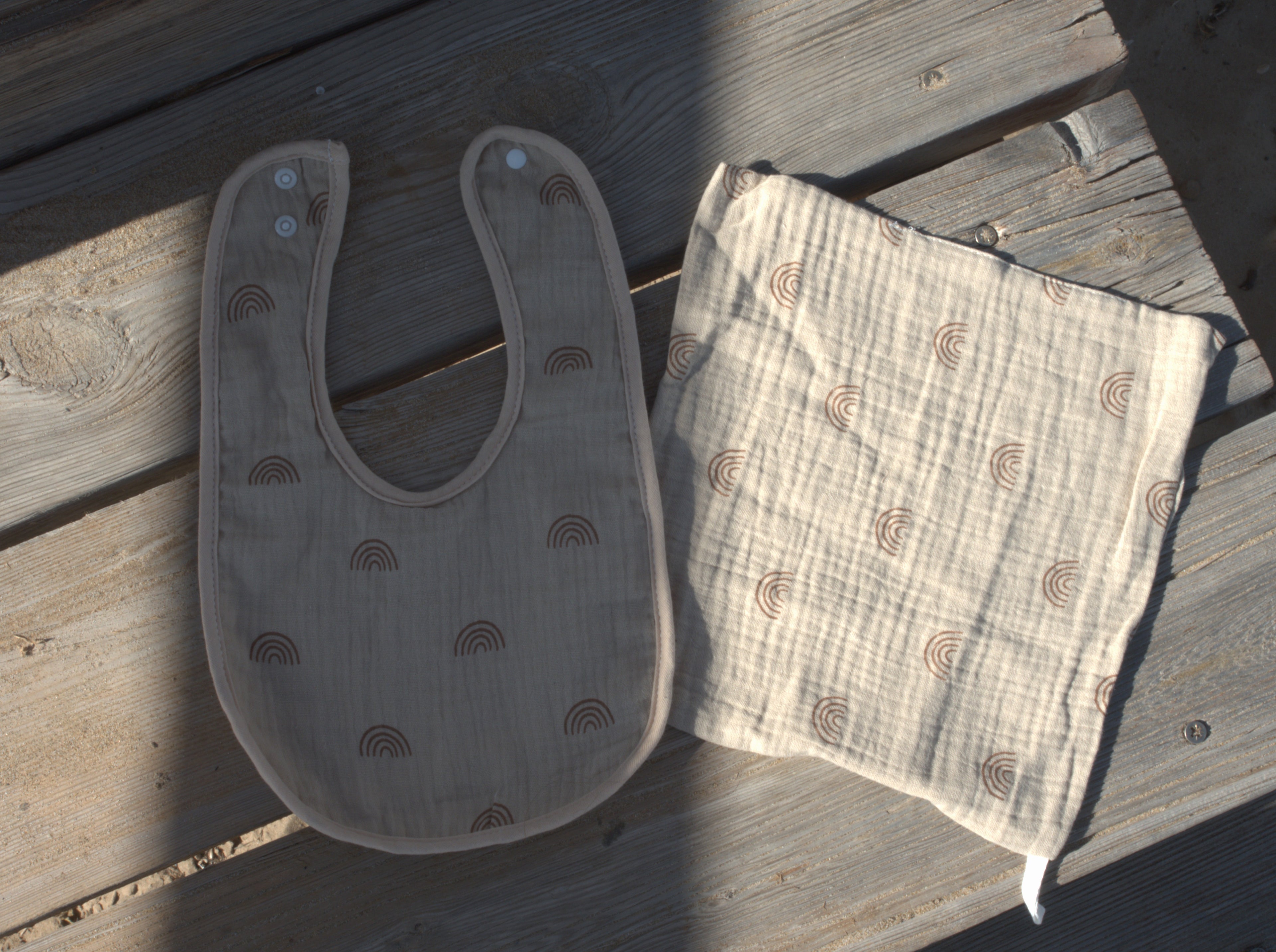 Baberito y muselina arcoiris