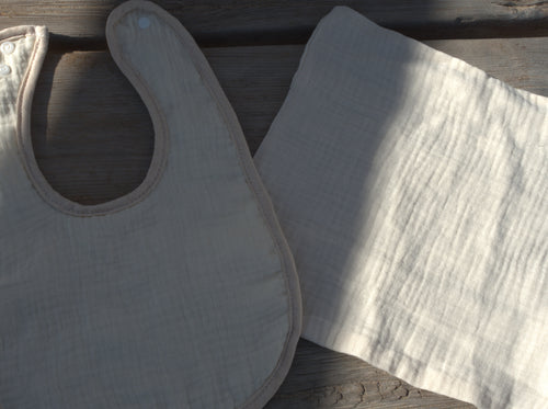 Baberito y muselina beige